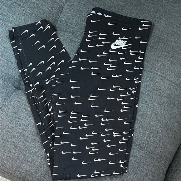 NIKE Womens Small Black and White Swoosh All Over Leggings - Picture 4 of 9
